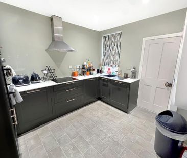 2 bedroom semi-detached house to rent - Photo 5