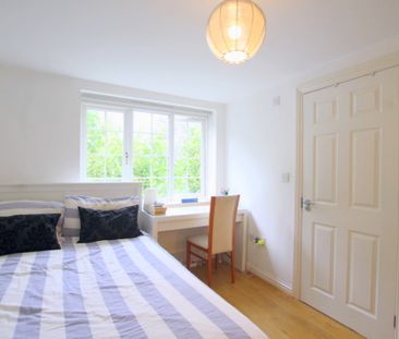 2 Bedroom Apartment, North Road, Wimbledon - Photo 3