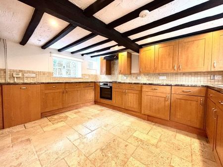 Chapel Street, Stratford-upon-Avon, CV37 - Photo 3