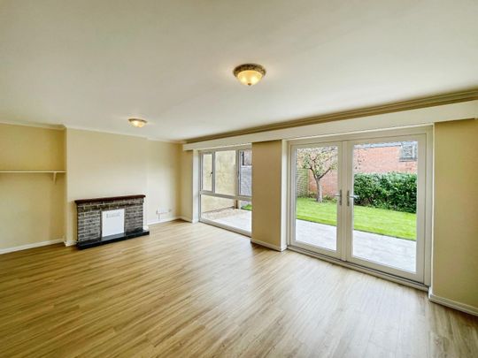 Sanctus Drive, Stratford-upon-Avon - Photo 1