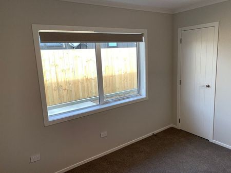 Near New 3 Bed House at the beach - Photo 2