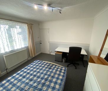4 Bed Terraced House, Mayors Croft, CV4 - Photo 6