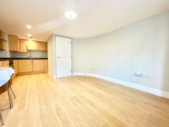 1 bedroom in Milman Road, Reading - Photo 1