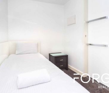 Sleek Inner-City Apartment Living - Photo 4