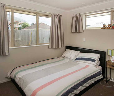 Sunny 3-Bed Home with Park Views - Available Now - Photo 5