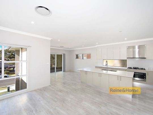 EXECUTIVE PROPERTY - Photo 1