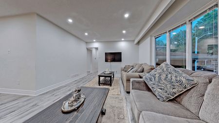 For Lease - 27 Hill Drive, Aurora, Ontario - Photo 2