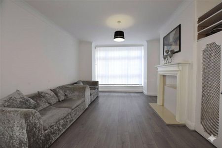 3 bedroom end of terrace house to rent - Photo 2