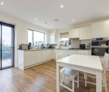 4 bedroom detached house to rent - Photo 6