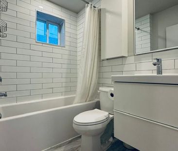 For Lease - 660 1/2 Bloor Street, Toronto, Ontario - Photo 2