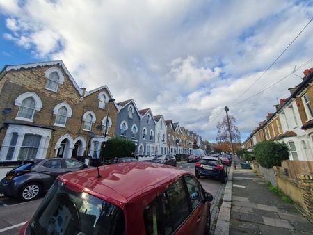 Room in a Shared House, La Rose Lane, N15 - Photo 2