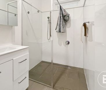 SPACIOUS FAMILY HOME WITH PLENTY OF BACKYARD SPACE - Photo 4