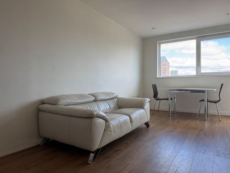 2 Bed Flat, Blackheath Road, SE10 - Photo 2