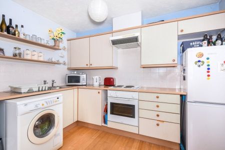 1 bedroom flat to rent - Photo 4