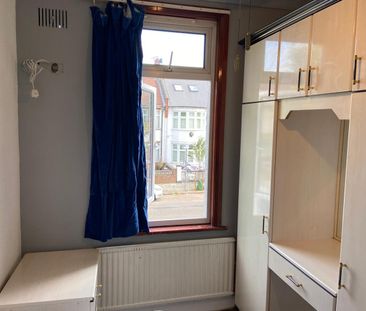 Room in a Shared Flat, Whitmore Gardens, NW10 - Photo 2