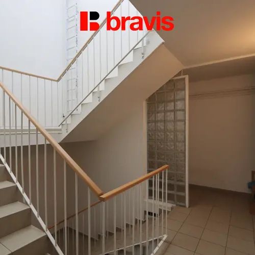 Pronájem slunného bytu 2+1, Brno - Jundrov, ul. Šeříkova, balkon, šatna, sklep, parkování - Fotografie 1