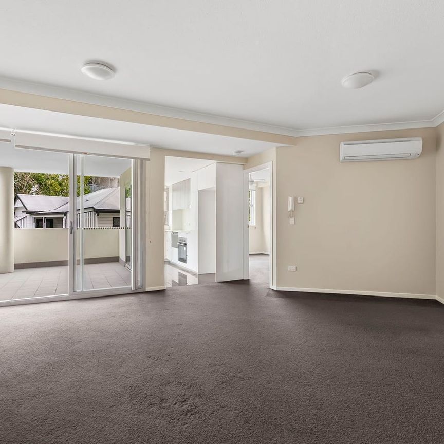 Stylish 2-Bedroom, 2-Bathroom Unit in Lutwyche - Balcony & Air-Conditioning! - Photo 1