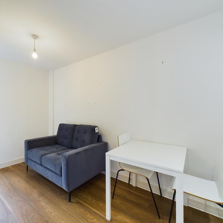 Studio to rent - Photo 1
