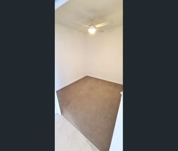 A Beautiful 1 bed + media room/2nd bedroom + Balcony unfurnished un... - Photo 3