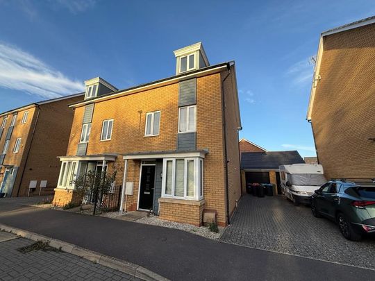 4 bedroom semi-detached house to rent - Photo 1