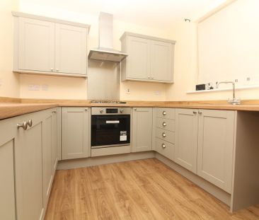 3 Bedroom End Terraced House - Photo 4