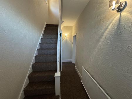 Bird Hall Lane, Stockport SK3, London - Photo 2