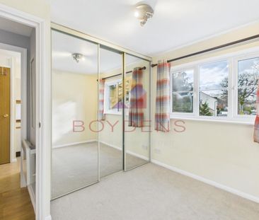 California Close, Colchester - Photo 4