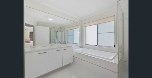 Spacious Four-Bedroom Home in a Prime Beachside Location - Photo 1