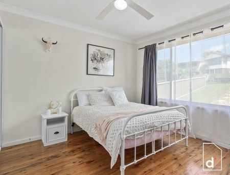 Executive Family Living - Stunning Rear Deck And Pool - Photo 5