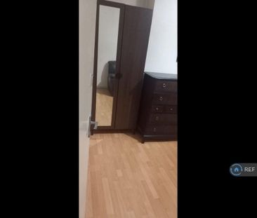 1 bedroom in a flat share to rent - Photo 5