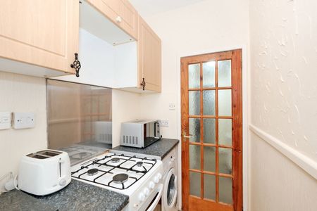 1 Bed Flat, Erskine Street, AB24 - Photo 2