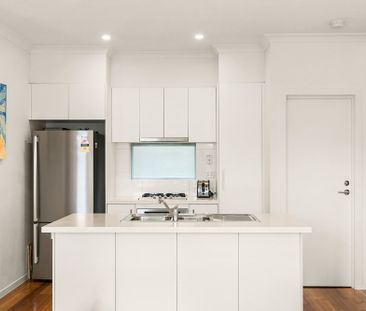 Spacious Townhouse Living - Photo 3