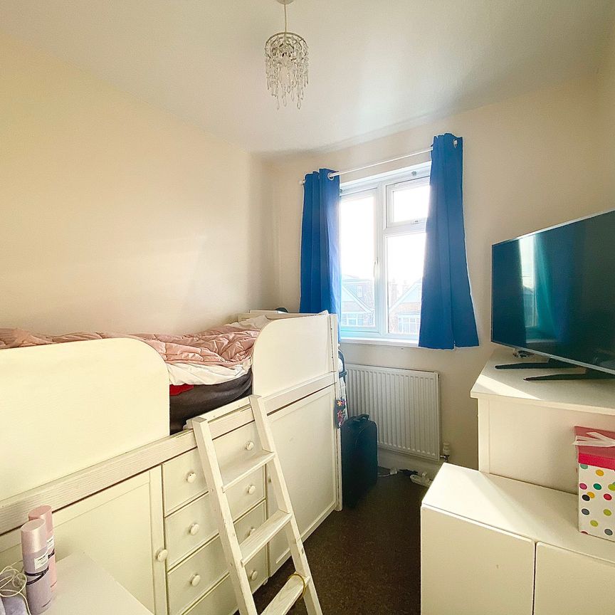 3 Bed Semi-Detached House- TO LET- Pinner HA5 - Photo 1