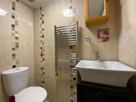 Gunnersbury Avenue, Acton, W3, London - Photo 5