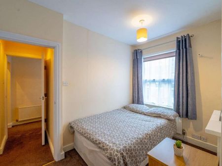 4 bedroom house of multiple occupation to rent - Photo 4