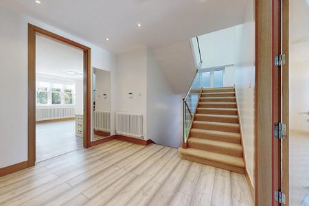 6 bedroom detached house to rent - Photo 4
