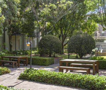 Renovated North Facing Apartment in Famed Warehouse Conversion - Photo 3