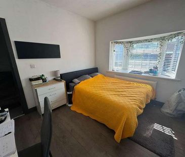 Gantshill Crescent, Ilford, IG2 - Photo 3