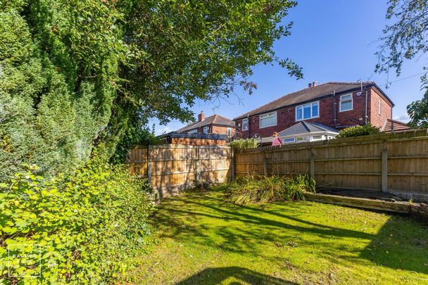 Lynwood Grove, Atherton, M46 - Photo 1