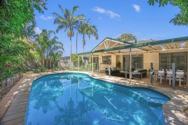 Private, Family-Friendly Home in Southport’s Best Location! - Photo 1