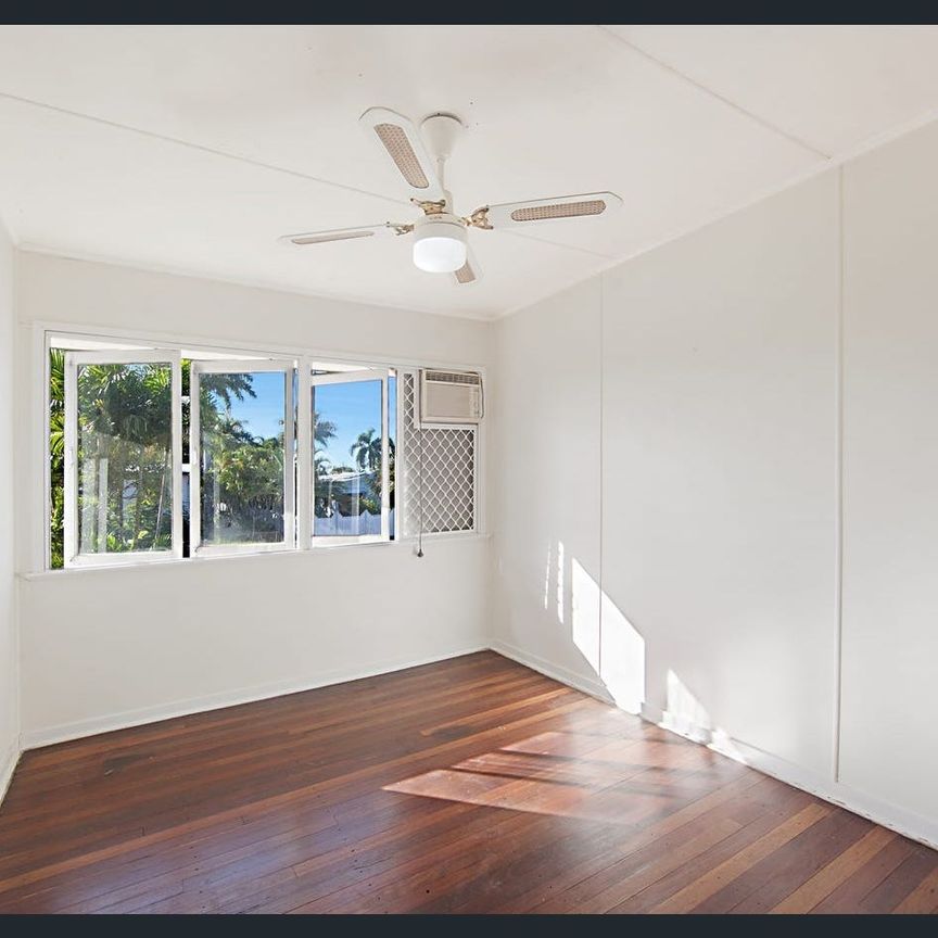 Make a Move to Mooney Street! - Photo 1