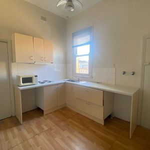 Conveniently Located Spacious Studio In Ideal Location - Photo 2