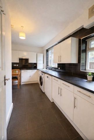 Room in a Shared House, Lang St, E1 - Photo 4