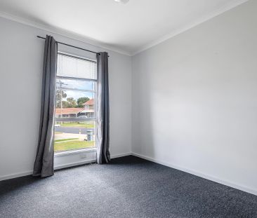 Bright & Comfortable Home - Photo 3