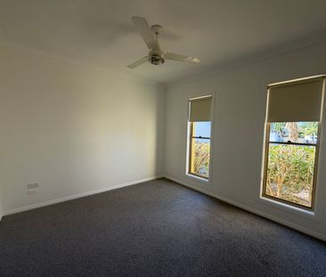 Beautiful Waterfront Four-Bedroom Home for Rent - Photo 5