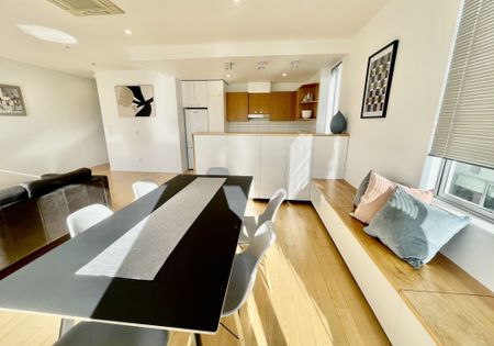 Spacious two bedroom apartment with study - Photo 3