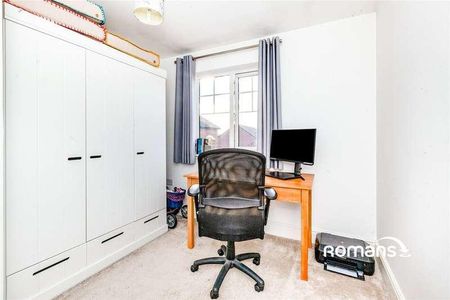 Cypress Gardens, Maidenhead, Berkshire, SL6 - Photo 3