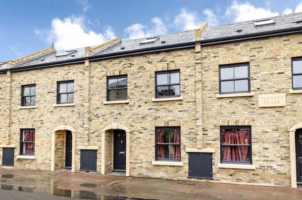 2 bedroom terraced house to rent - Photo 1