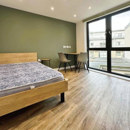50% off your first month’s rent if you sign up in April! Spacious studio just off Gloucester Road ready for the 2025/26 Academic Year. - Photo 2