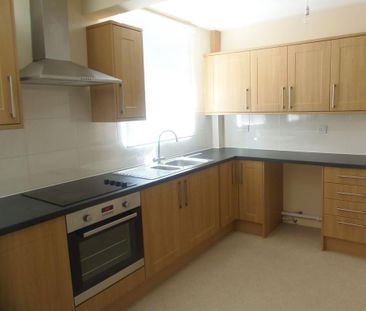 3 bedroom semi-detached house to rent - Photo 6